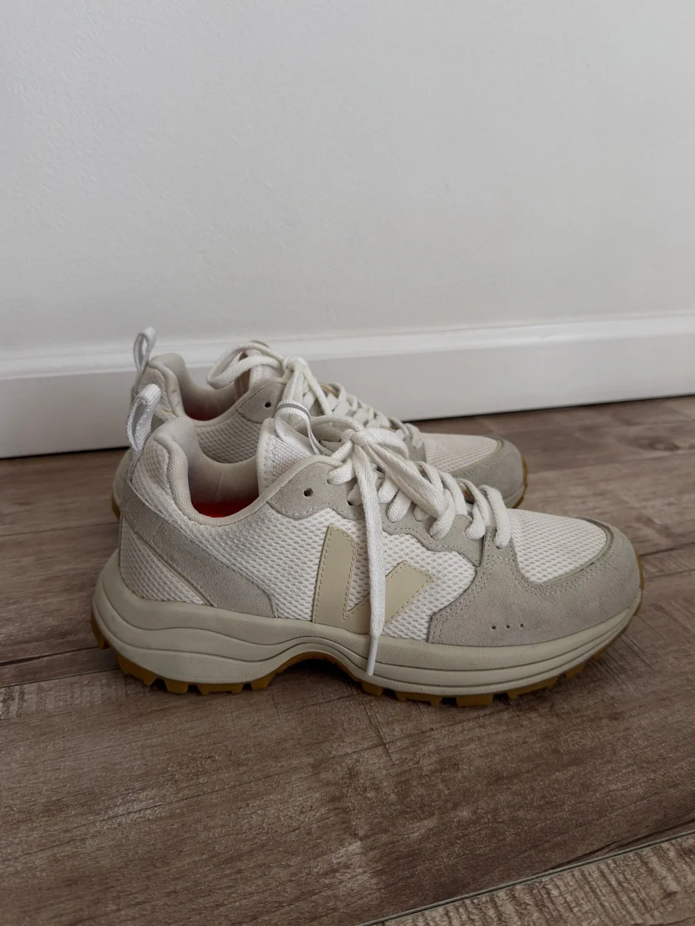 Veja Venturi Alveomesh White Pierre Natural size 8